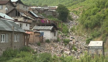 Cesta pod osadou v Richnave sa zmenila na smetisko. Tony odpadu z nelegálnych skládok skončili v riekach