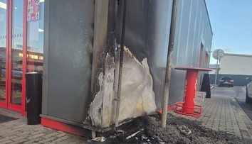 FOTO: Nepochopiteľné konanie opitého muža v Novákoch, podpálil čerpaciu stanicu