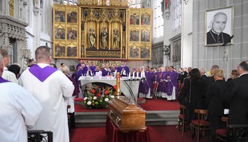 FOTO: V Dóme sv. Alžbety sa rozlúčili so zosnulým arcibiskupom Alojzom Tkáčom