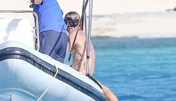 Fotografi vystopovali Brada Pitta na dovolenke: Odhalili jeho spoločnosť