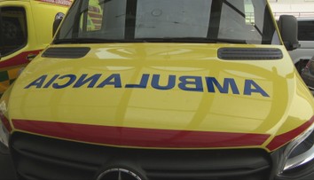 Na Kysuciach sa zrazil kamión s osobným autom. Zasahujú záchranné zložky