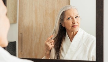 Šedivé vlasy nemusia byť len znakom starnutia. Môžu nás chrániť pred vážnym ochorením