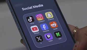 Výrazne bližšie k zákazu sociálnych sietí pre deti do 15 rokov je prvá európska krajina