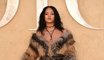 Rihanna opäť šokuje. Na tento outfit budú mnohí hromžiť