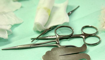 Dojčaťu spravili doma obriezku. Na následky zranenia zomrelo