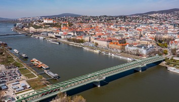 Ak pacient nezaplatí 30 eur, máme ho odmietnuť. Bratislavská nemocnica chce prepúšťať, zamestnanci prelomili mlčanie