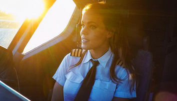 Ašpirantka na najsexy pilotku sveta. So svojím telom robí divy