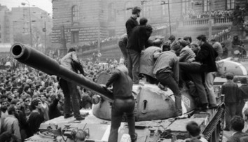 Maďarsko malo v roku 1968 využiť okupáciu a anektovať južné Slovensko, píše maďarský denník