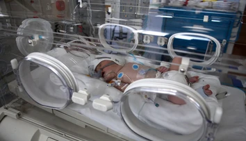 Žena náhle zomrela pri pôrode, no vďaka jej hrdinstvu sa podarilo zachrániť bábätko. Lekári hovoria o zázraku