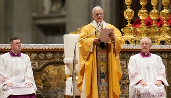 Lev XIV. odslúžil prvú polnočnú omšu svojho pontifikátu. V kázni sa držal výlučne náboženských tém