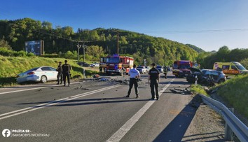 Čelná zrážka pri Brusne si vyžiadala troch ťažko zranených
