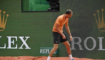 VIDEO: Najhorší zápas v kariére. Bývalá svetová jednotka hanebne prehrala, Rus prežíval frustráciu