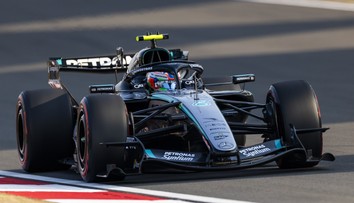 Dejiny prepísané, čínsky asfalt ovládol Mercedes. Pole position získal najmladší jazdec v histórii F1