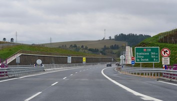 Štát pri výstavbe diaľnic klame a sľubuje nereálne termíny, tvrdí INEKO