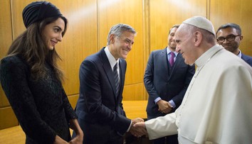 Richard Gere a George Clooney sa stretli vo Vatikáne s pápežom