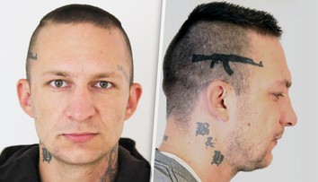 Kriminalisti hľadajú nebezpečného recidivistu, na hlave má vytetovaný samopal a nápis Dealer