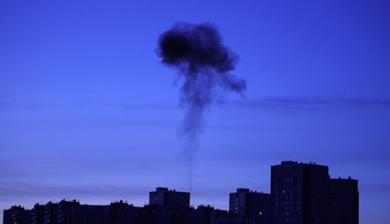 Stovky dronov nad Moskvou. Ruská obrana hlási rozsiahly nočný útok