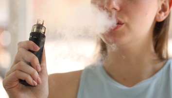 Pre elektronickú cigaretu mohla skončiť vo väzení. Turistka varuje všetkých, ktorí cestujú do Thajska