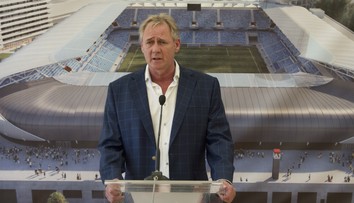 Spor o Tehelné pole pokračuje, v hre sú desiatky miliónov. Kmotríkovou prioritou nie sú peniaze