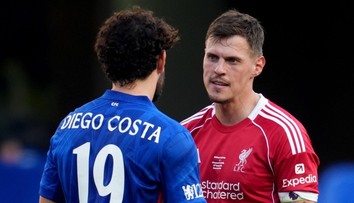 VIDEO: Sklz, zámerne dohraný súboj či ostré hádky. Škrtel s Costom menili exhibíciu na Premier League