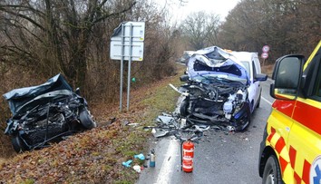 Dopravná nehoda na západe Slovenska. Zranili sa traja ľudia