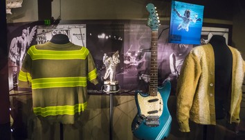 Gitaru Kurta Cobaina z posledného turné vydražili za ohromnú sumu. Na rozdiel od iných je neporušená