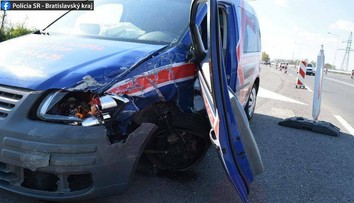 Opitý vodič v Bratislave prešiel do protismeru, narazil do štyroch áut