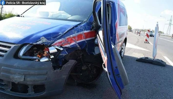 Opitý vodič v Bratislave prešiel do protismeru, narazil do štyroch áut