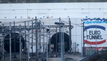 Niekoľkohodinové meškanie a rušenie spojov. Taká je situácia v eurotuneli