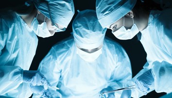 Muž mal podstúpiť operáciu žlčníka. Po neuveriteľnej chybe má doživotné následky