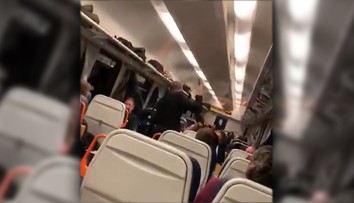 Šokujúce video z vlaku: Český sprievodca zbil agresívneho cestujúceho obuškom