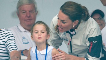 Princezná Charlotte opäť spôsobila rozruch. Situáciu zachraňovala Kate