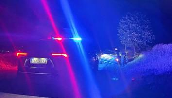 Keď zbadali policajtov, spanikárili. Počas jazdy sa chceli vymeniť za volantom, manéver sa im vypomstil