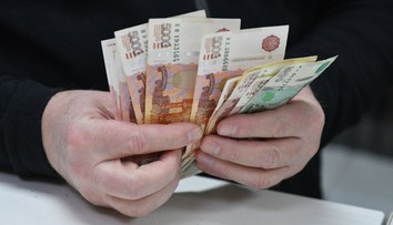 Omyl z neho spravil boháča. Robotníkovi poslali na účet výplaty jeho 34 kolegov