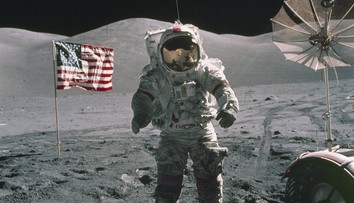 Jasný odkaz konšpirátorom. NASA zverejnila 10-tisíc fotografií z misie Apollo