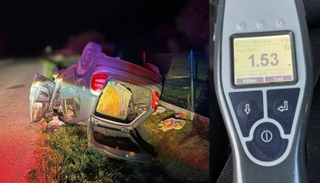 Vodič skončil s autom na streche. Policajti neverili vlastným očiam