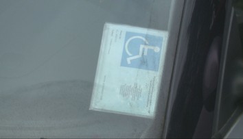 Šok pre ťažko zdravotne postihnutých. Za vyhradené miesta zaplatia vyše 100 eur ročne