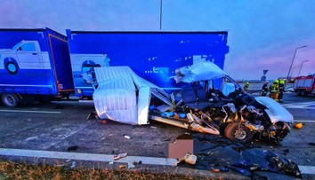 FOTO: Brutálna nehoda. Náraz v dodávke smrti prežil jediný muž, a aj to akoby zázrakom