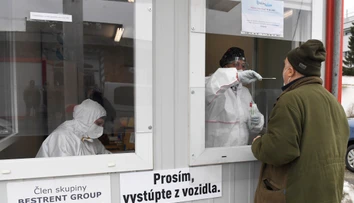 NKÚ odhalil nedostatky pri financovaní testovacích odberových miest. Problémy vidí aj v ich fungovaní
