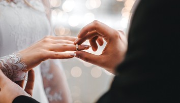 Jeden z najslávnejších režisérov všetkých čias sa oženil!