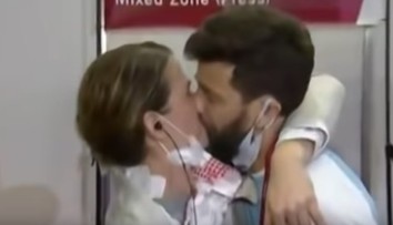 VIDEO: Dojímavý moment na OH. Tréner originálnym spôsobom požiadal svoju zverenkyňu o ruku