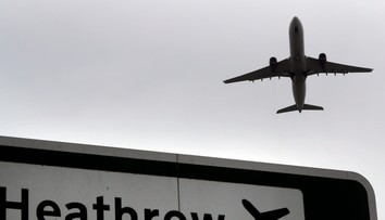 Pri letiskách v Londýne našli tri podozrivé balíčky. Zrejme obsahujú výbušné zariadenia