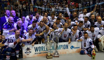 Hokejbalové zlato plné emócií: Počas zápasov som Dušana prosil, aby nám tam z hora pomohol, priznáva tréner