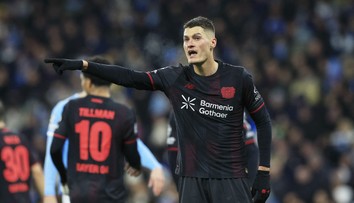 Mama slávneho českého futbalistu mala nehodu. Škody vznikli aj na policajných autách