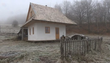 Unikátne domy z exkrementov: Takto sa žije v Zaježovej