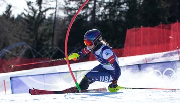 Olympijské zlato v slalome oslavuje Mikaela Shiffrinová s výrazným náskokom. Petra Vlhová si vylepšila pozíciu