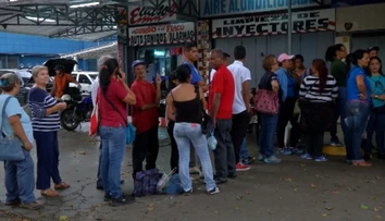 Ľudia vo Venezuele nemajú, čo jesť a búria sa. Prezident sa im vyhráža zavretím