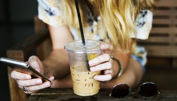 Vyzerá ako nevinný čaj. V jednom pohári môže byť až 50 gramov cukru