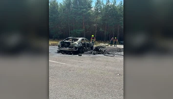FOTO: Tragická zrážka auta a motorky pri Malackách. Vypukol požiar, jeden človek zahynul