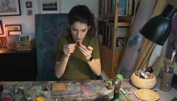 Fotí prostredníctvom jablka či kalkulačky. Anežka tvorí unikátne fotografie